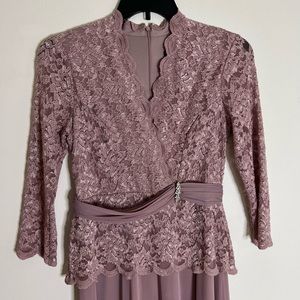 Elegant & beautiful dress that snugs your body (used). Has a few stains.